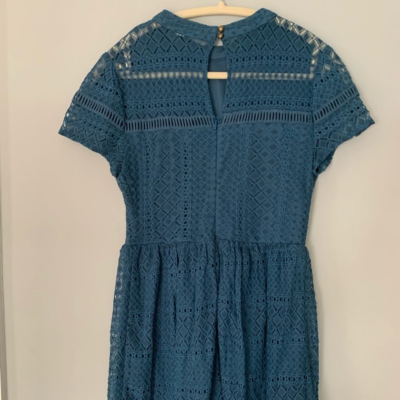 Francesca’s Women’s Lace Dress - Picture 4 of 7